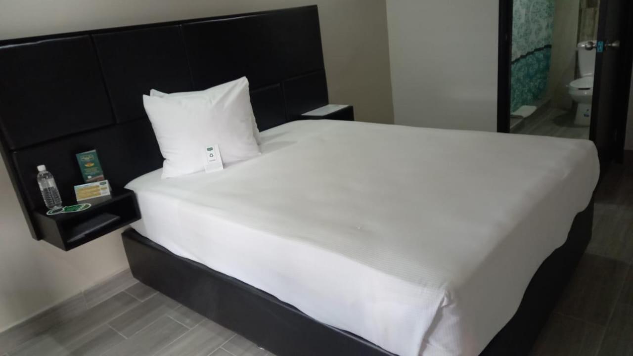 Hotel Siesta Real Mexicali Bagian luar foto
