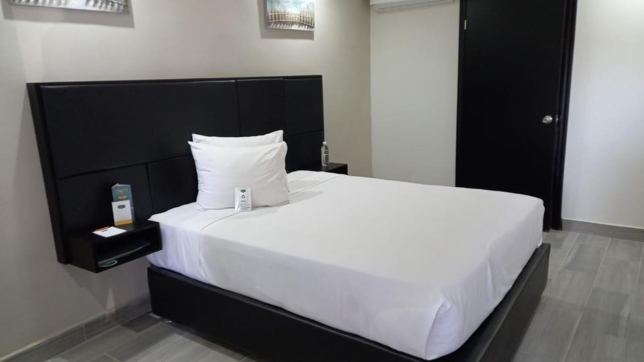 Hotel Siesta Real Mexicali Bagian luar foto